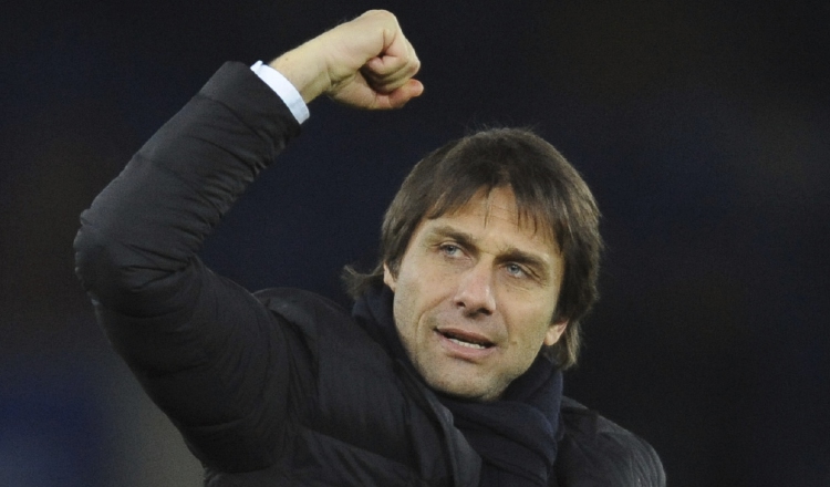 Antonio Conte dirige al Chelsea inglés. AP