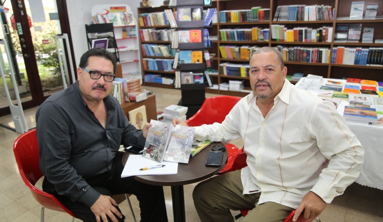 Jaime Kam y Andrés Villa , en la librería de la Usma. Jaime Kam y Andrés Villa , en la librería de la Usma. /Foto Cortesía
