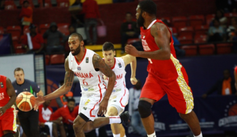 Tony Bishop (c ), durante su actuación en el Centrobasket 2016. Tony Bishop (c ), durante su actuación en el Centrobasket 2016. Anayansi Gamez