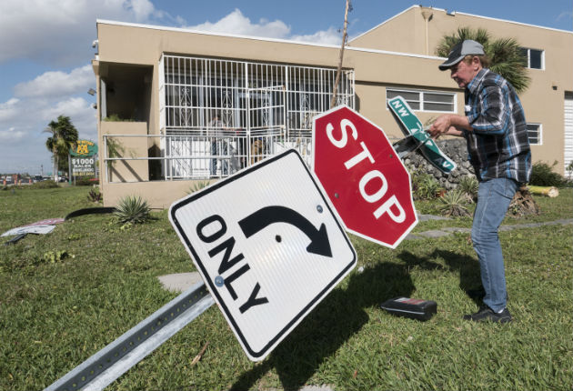 En la zona sur de Florida, informes preliminares del Servicio Meteorológico nacional indican que un tornado tocó tierra en Miami Springs, localidad aledaña al Aeropuerto Internacional de Miami. FOTO/EFE