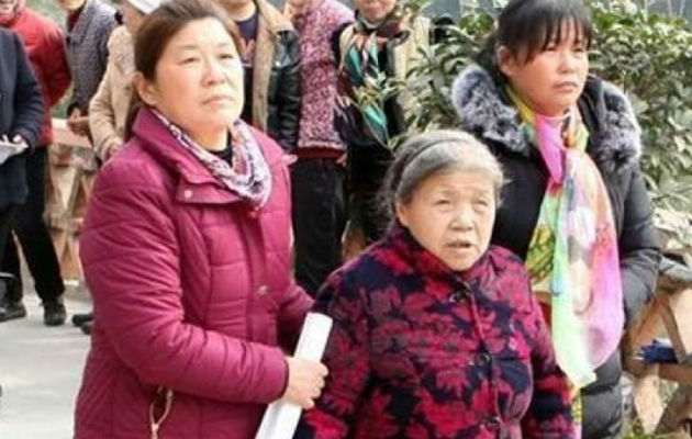 Reencuentro entre madre e hijas. Foto/ South China Morning Post