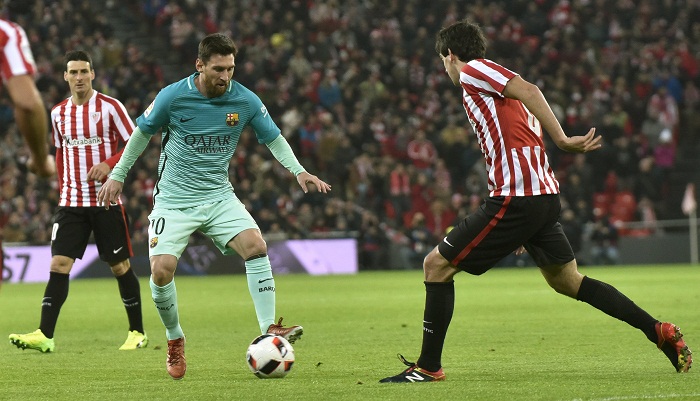 Messi (I) anotó el único gol del encuentro. Foto: EFE