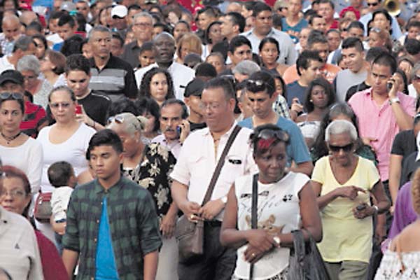 Clase media es víctima de los descuentos directos en sus salarios