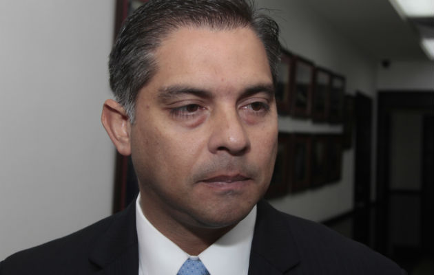 Diputado Adolfo Valderrama calificó al magistrado de la CSJ, José Ayú Prado como una figura 'manejable' y acordó su elección.