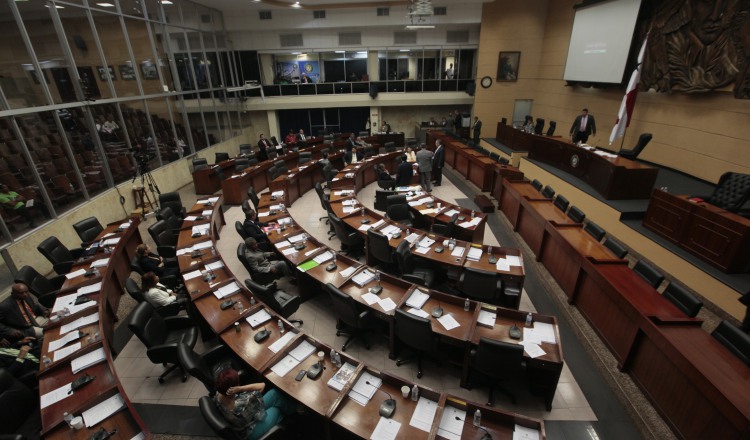 La Asamblea hasta el momento solo ha recibido, por medio de secretaría general, la denuncia de Luis Eduardo Camacho contra Varela. /Foto Víctor Arosemena