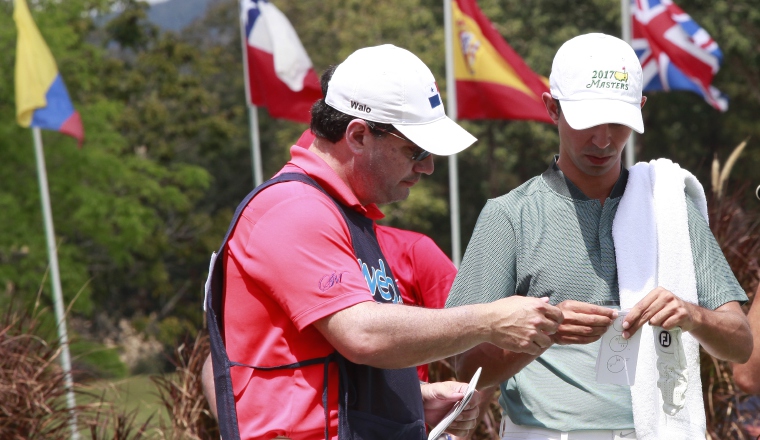 Eduardo Arango fue su 'caddie'. Eduardo Arango fue su 'caddie'.