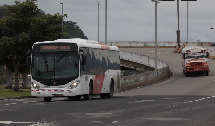 En los corredores se habilitará un tercer carril para los buses. /Foto Archivo