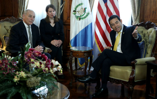 La reunión entre  John F. Kelly y el presidente Jimmy Morales fue privada. FOTO/EFE