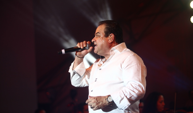 Tony Vega, el renombrado salsero puertorriqueño, fue el invitado especial del concierto de cierre, Salsa sinfónica. /Foto Aurelio Suira.
