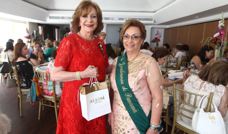 1.  Cheryl de Obediente y Betsy Dutari de Thatcher