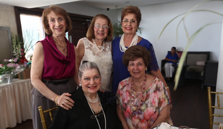3. Ana Victoria Vigil, Ana Lucrecia Arias de Andreve, Analía Arango de Quijano, Olga de Legnadier y Klidy Motta