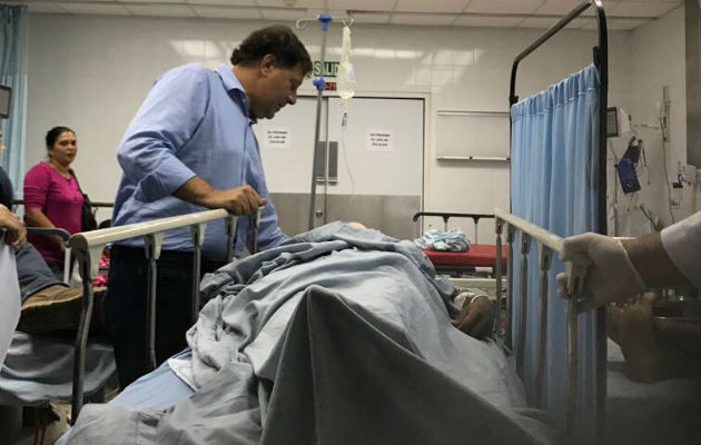 El mandatario visitó a los heridos en el Hospital Rafael Estévez de Aguadulce.