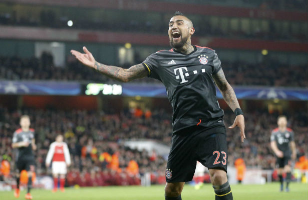 Bayern enfrenta cargos porque algunos de sus hinchas tiraron objetos. / Foto AP