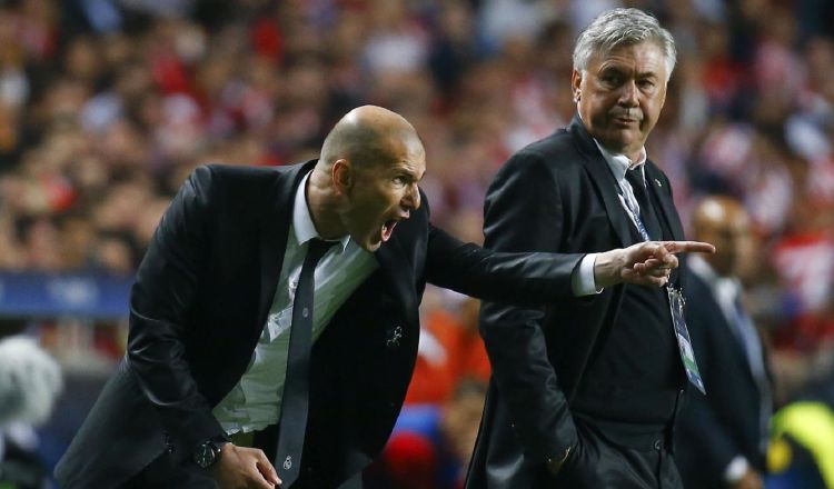 Zinedine Zidane y Carlo Ancelotti coincidieron en el cuerpo técnico del Real Madrid que ganó la Champions en la temporada de 2014. /Foto EFE