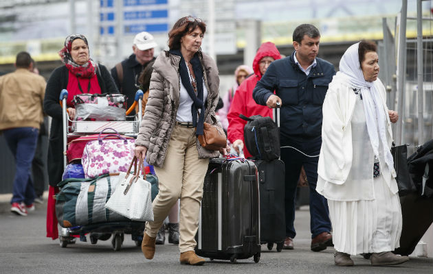 Unas 3,000 personas fueron sacadas del aeropuerto de Orly. FOTO/AP