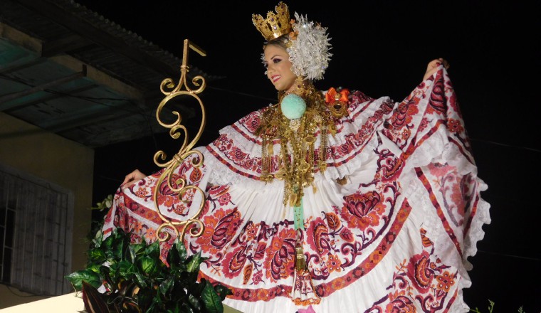 Para muchos la pollera de Luz B. fue la mejor. Para muchos la pollera de Luz B. fue la mejor. Zenaida Váquez