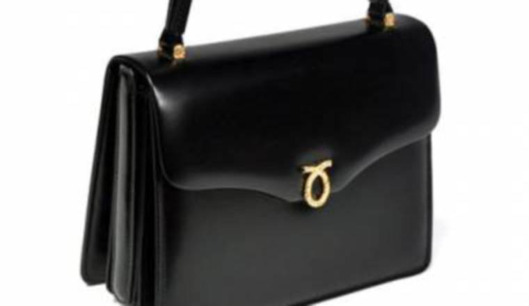 Los bolso son hechos a mano con la más suave piel de borrego. Los bolso son hechos a mano con la más suave piel de borrego.