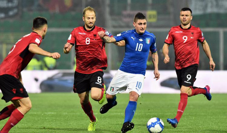 Marco Verratti (10) conduce el balón. /Foto AP