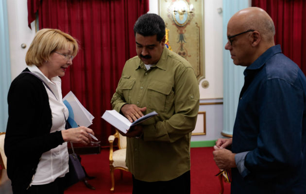 Luisa Ortega en reunión con Nicolás Maduro. FOTO/EFE