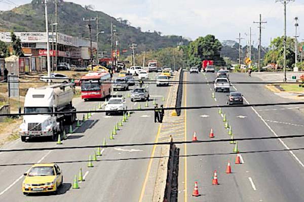 Inversión de carriles hacia el interior del país
