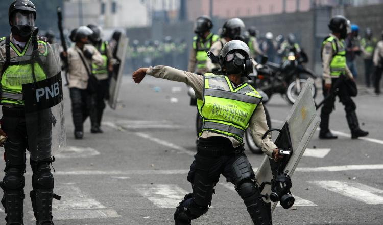 Opositores denuncian represión por parte de la Policía Nacional del presidente Nicolás Maduro. /Foto EFE