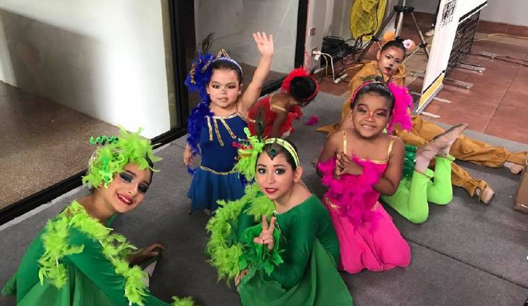 Talentosas artistas del Teatro infantil de Tía Dora. Talentosas artistas del Teatro infantil de Tía Dora.
