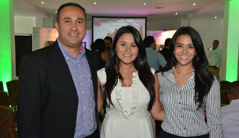 4. Erick Lamboglia, Diana Gálvez y Lorena Polo.