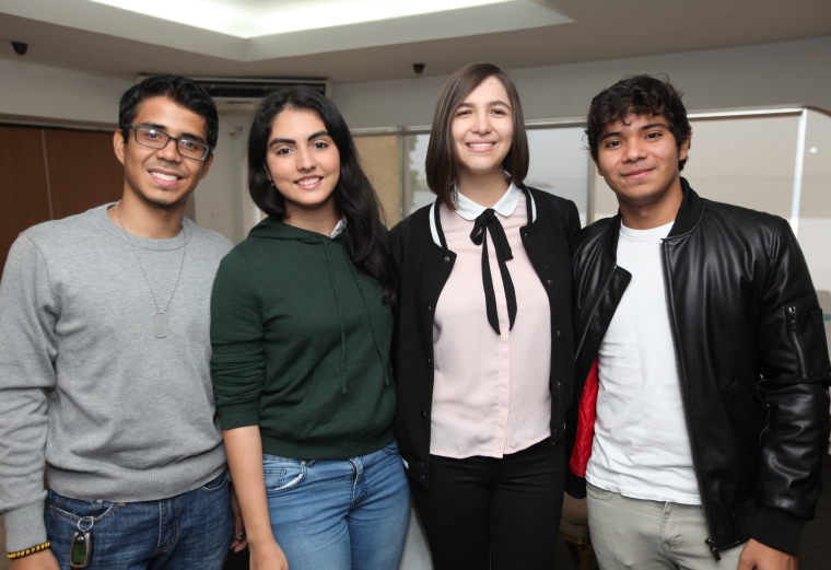 5. Luis Quezada, Ana Sofía Barriga, Ximena Vásquez y Christian Surgeon.