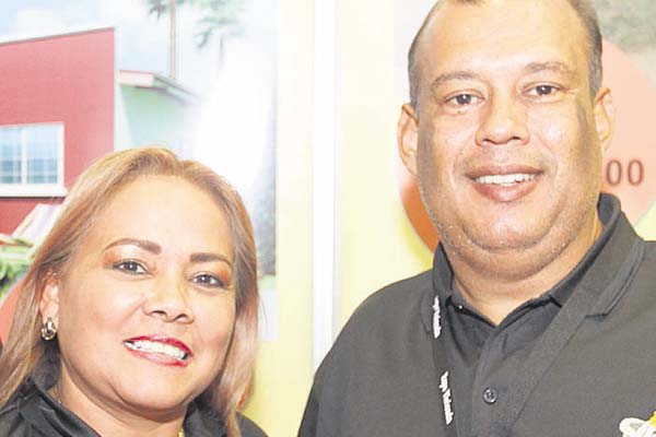 8. Lizbeth Montero y Carlos Muñoz.