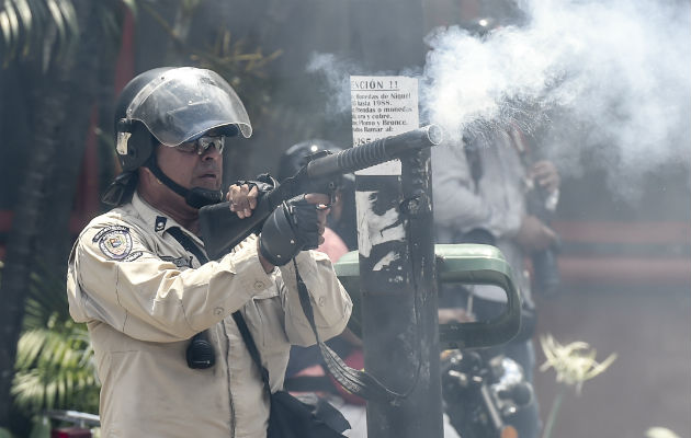 Varias personas que se hallaban en el centro asistencial presentaron síntomas de asfixia, detalló. FOTOS/AFP