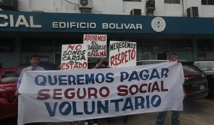 Asociación de Residentes Naturalizados de Panamá en el edificio Bolívar de la CSS. /Foto Víctor Arosemena