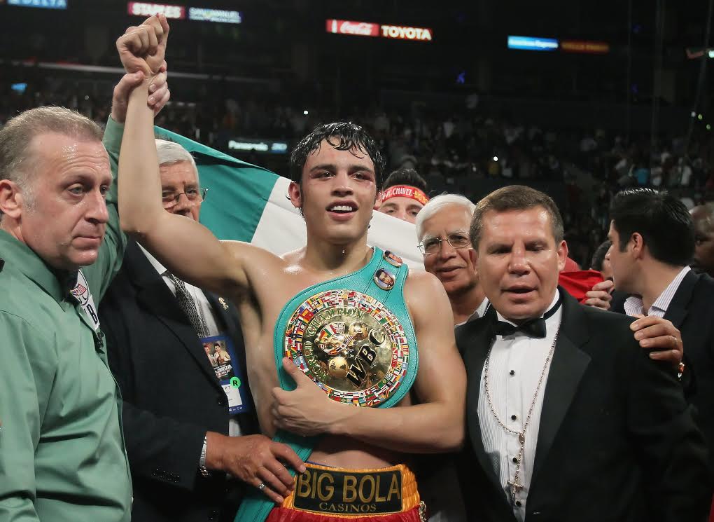 Julio César Chávez, Jr. fue campeón de peso medio del Consejo Mundial de Boxeo (CMB).