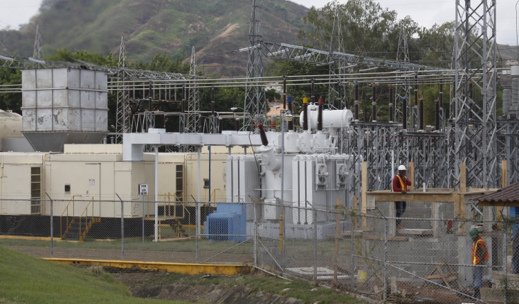 Usuarios se quejan del mal servicio que reciben por parte de las empresas del sistema eléctrico. /Foto Archivo