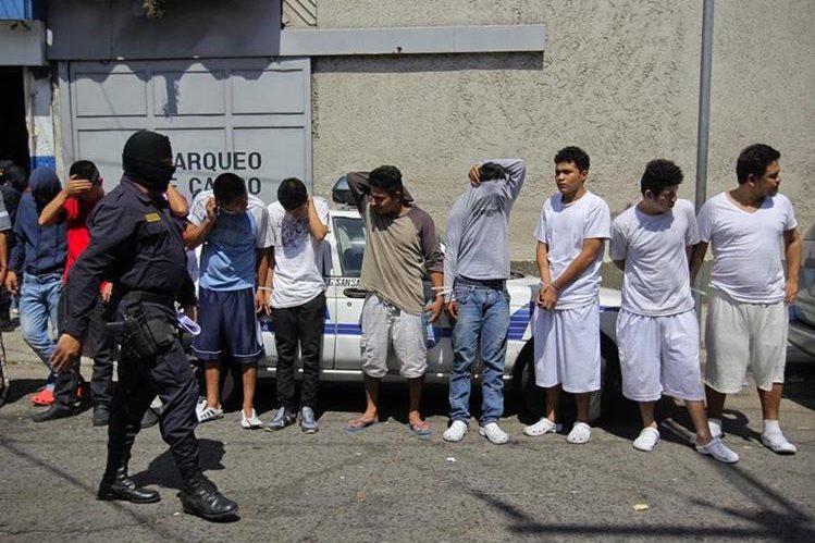 De los 6,096 salvadoreños repatriados desde Estados Unidos este año, 366 eran pandilleros. FOTO/EFE