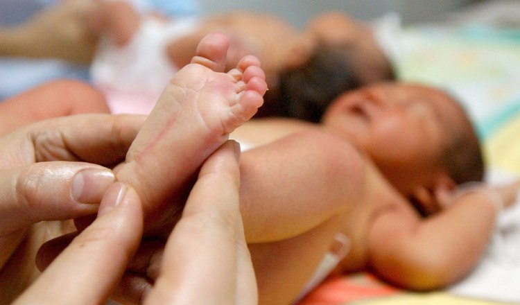 Las madres que no quieran quedarse con sus hijos recién nacidos tendrán que entregarlos en los centros receptores durante los primeros siete días de nacimiento. /Foto Archivo 