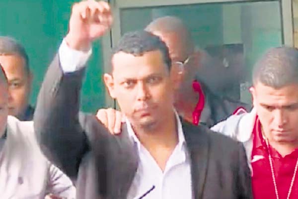 Caso Cedeño: El abogado Ronier Ortiz, quien es defensa del exmayor Alexis Cedeño, denunció días atrás que existe  “soberbia por encima de la ley que aplican los administradores de justicia” sobre su cliente.