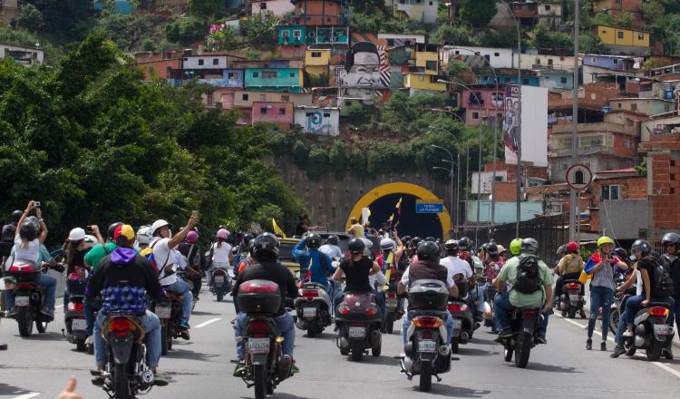 Opositores al Gobierno venezolano participan en una caravana. /Foto EFE