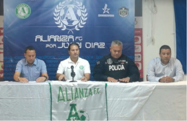 Rubén Cárdenas durante el anuncio del proyecto./ Foto Cortesía