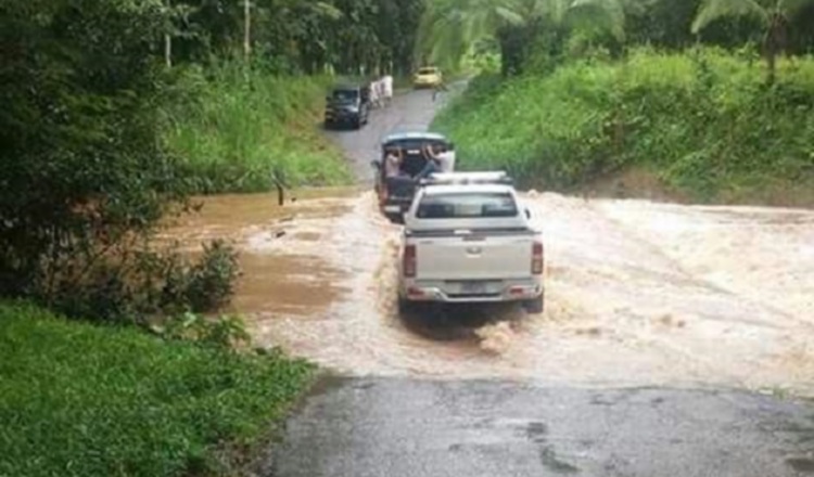 Pobladores exigen el reemplazo del vado sobre el río Trinidad, en el distrito de Capira. /Foto Eric A. Montenegro