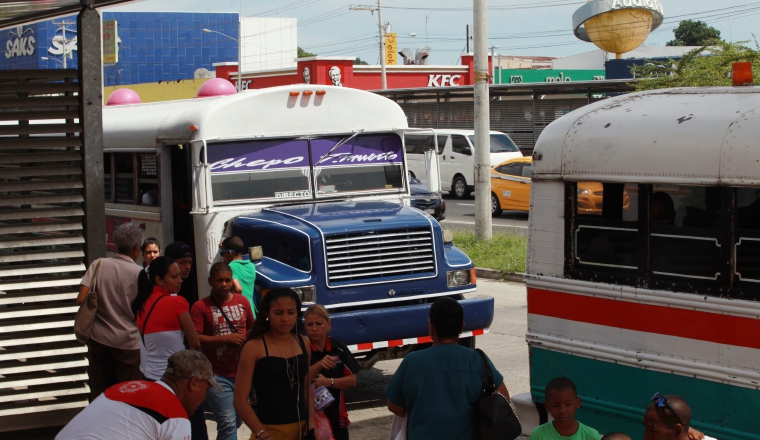 Por  la falta de metrobuses también han resurgido los desaparecidos "diablos rojos", ahora llamados "diablos verdes", específicamente para el sector de Panamá Este, y los mismos cobran entre 50 centavos y 1 dólar por dar este servicio.  