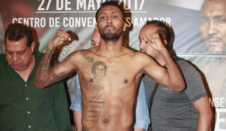 Anselmo "Chemito" Moreno en el segundo intento del pesaje. Anselmo "Chemito" Moreno en el segundo intento del pesaje. Anayansi Gamez