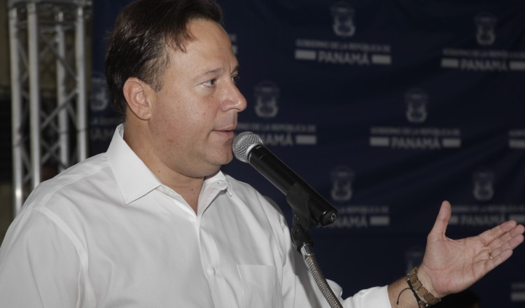 El presidente Juan Carlos Varela ha hecho advertencias de sanciones por difundir información falsa en redes sociales. /Foto Archivo 