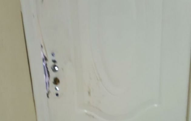 La FCT derribó la puerta del apartamento equivocado en Condado del Rey / Cortesía.