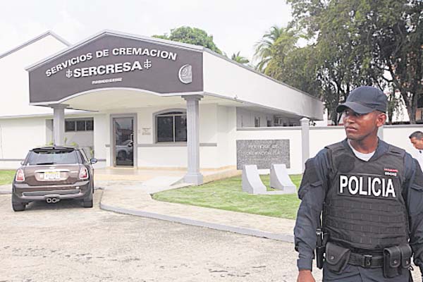 Noriega fue cremado y velado en privado