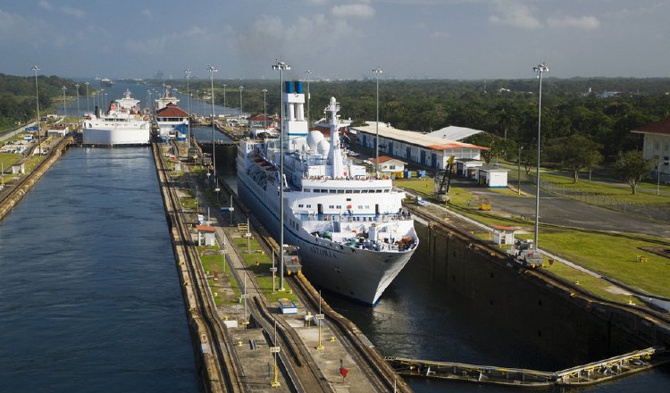 Los terroristas evaluaron las vulnerabilidades del Canal de Panamá y los buques que pasan.  Archivo 