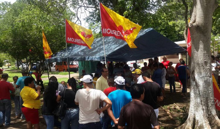 Mesa de votación. Cortesía