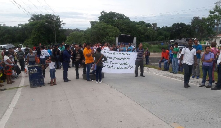 Residentes de Caimitillo reclamaron el mal estado de las calles. /Foto Internet