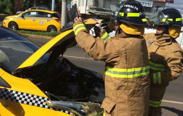 Unidades de los bomberos en el lugar de los hechos.  