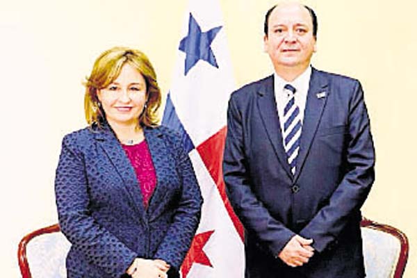 Reuniones de Kenia Porcell en el exterior no reflejan avance de casos