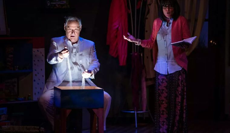 En una escena de "¡Dios Mío! (Teatro La Estación). En una escena de "¡Dios Mío! (Teatro La Estación).